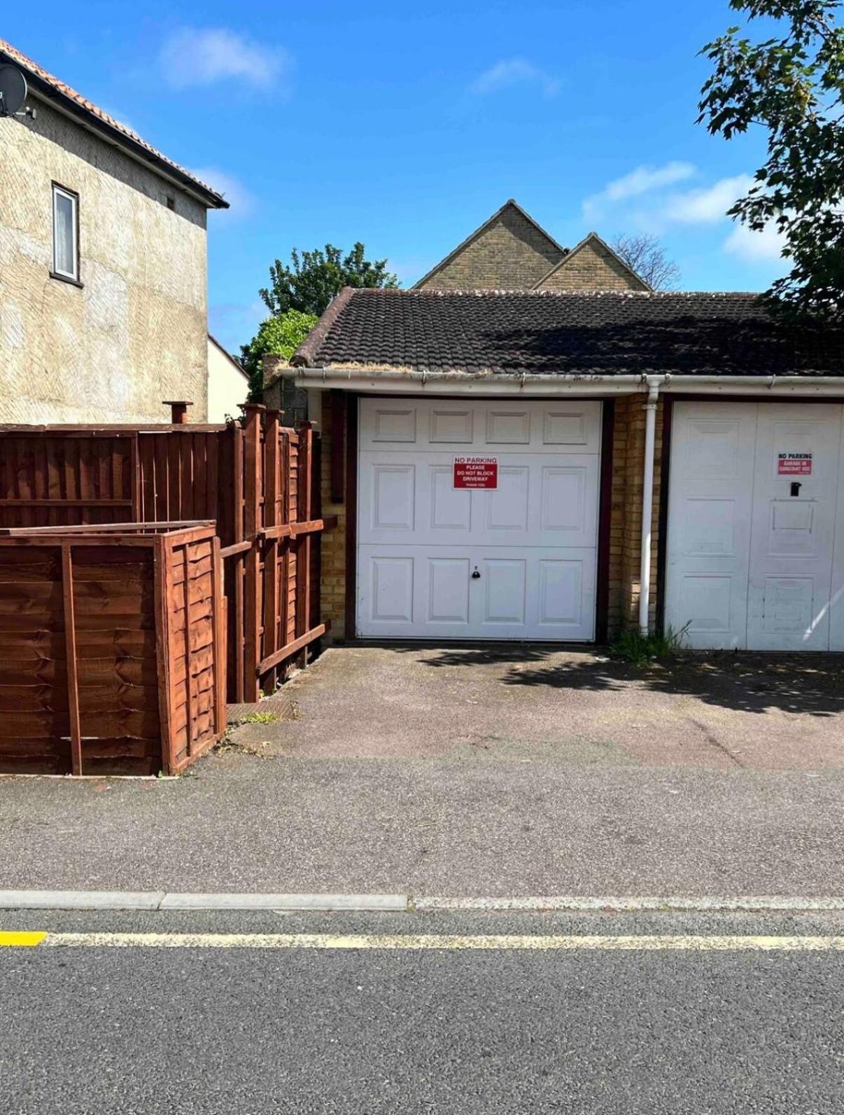 Modern 2 Bed House In Rainham, Kent - Central Location Rainham  Exterior photo